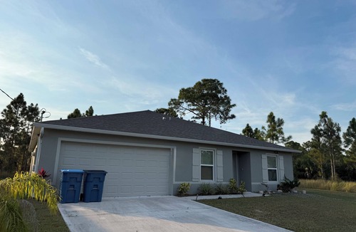 Port Malabar House | Marvelous 4-bedroom modern home design with abundant space in sunny Palm Bay
