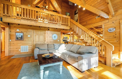 McGaheysville Cabin | Massanutten Resort log home slope views-Walk to slopes & amenities- close to JMU