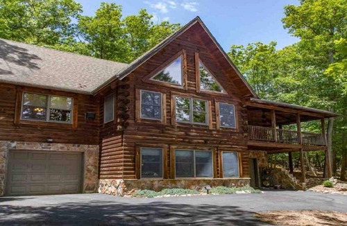 McGaheysville Cabin | Massanutten Resort log home slope views-Walk to slopes & amenities- close to JMU