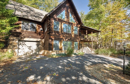 McGaheysville Cabin | Massanutten Resort log home slope views-Walk to slopes & amenities- close to JMU