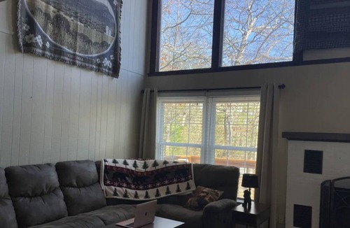 Massanutten Ski Chalet | Massanutten Resort Chalet w/ Private Porch & Pond