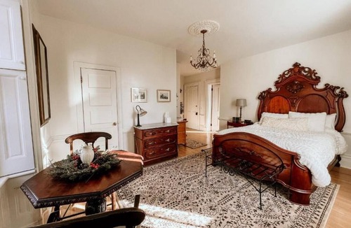 Orange Bed & Breakfast | Mayhurst Inn