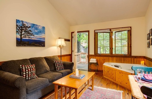 Montebello Cabin | Meadow Mountain Cabin at Love Ridge Mountain Lodging