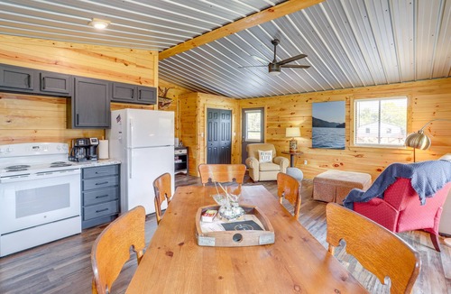 Boswell Cabin | Melbourne Home w/Fire Pit on the White River!