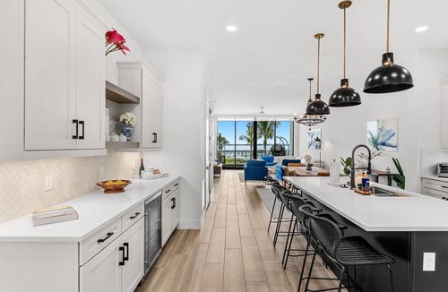 Melbourne Beach Condo | Melbourne Riverfront condo by the beach, pool, hot tub, dock, washer/dryer