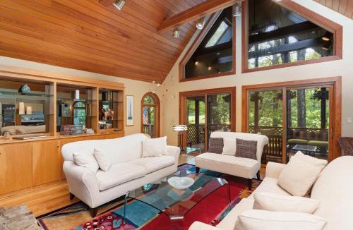 Deer Springs House | Memory Maker with Wintergreen Advantage