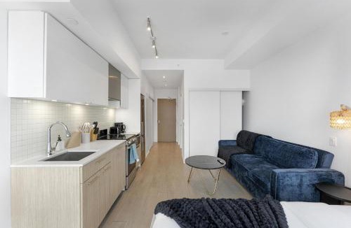 Garden District Apartment | Metro Cozy Queen Studio Escape
