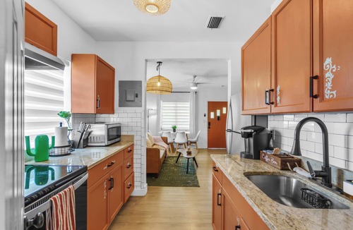 The Roads House | Miami+3BR+8 Guest +Near Cruise Port + Calle 8 +Brickell+South Beach+Free Parking
