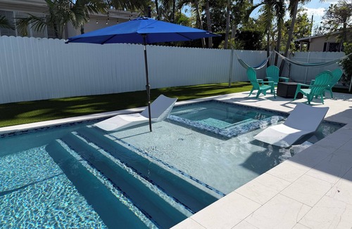 Westchester Apartment | Miami luxury | 1BA | 2 Queen Beds |