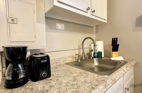 Harrisburg Apartment | Midtown Studio w/Bath & Kitchen- Walk To Restaurants & Nightlife!