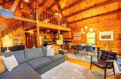 Timberline Cabin | Mingo Lodge: Old Timberline Cabin with Hot Tub & Dolly Sods Access