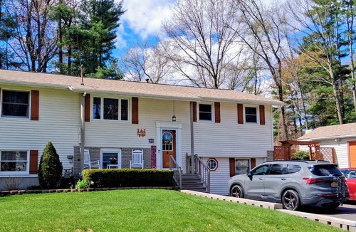 Geyser Crest Apartment | Minutes to SPAC and Historic Race Track with Pool