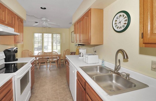 Chincoteague House | Misty's Thicket | Private Pier + 2 Screened Porches, Water Views, Cozy Townhome