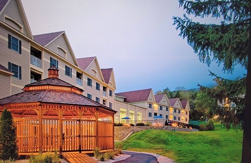 Hancock Condo | MLK weekend available! Ski in/out - Jiminy Peak Wyndham Bentley Brook