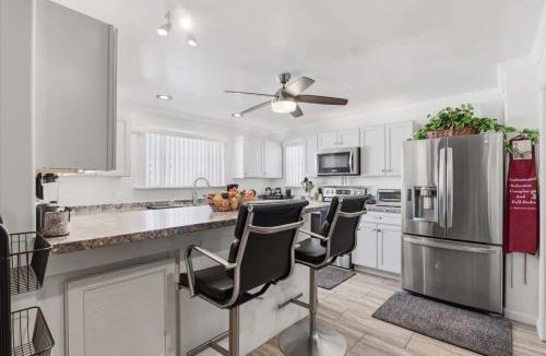 Townsite House | Modern 1BR Retreat with BBQ & Fire Pit - Near Downtown