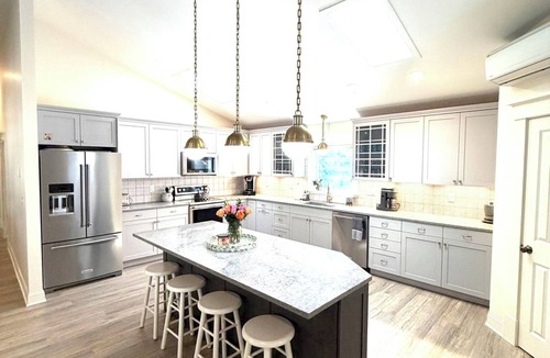 Oxford Apartment | Modern 2-bedroom apartment close to Thompson Lake in Otisfield, ME