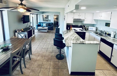 Little Salisbury Condo | Modern 2-bedroom condo steps from beach in Ocean City with pool and views