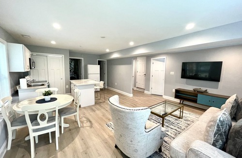 Seabrook Apartment | Modern 2 bedrooms house in prime location
