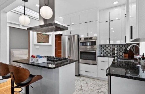 Cohoes Apartment | Modern 2BR/2BA Near Saratoga Race Track, Troy, Albany & Hospitals/Sleeps 6