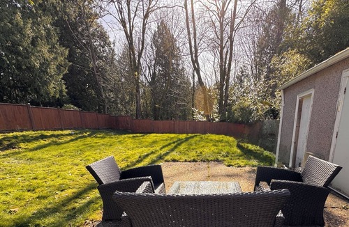 Delta House | Modern 2BR & hall kitchen Basement Suite Family Friendly Easy Hwy Access