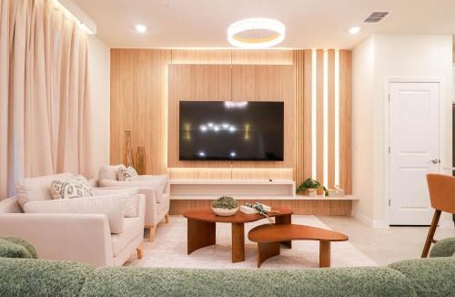 Four Corners House | Modern 5BR Home with Game Room and Pool at Windsor Cay Resort