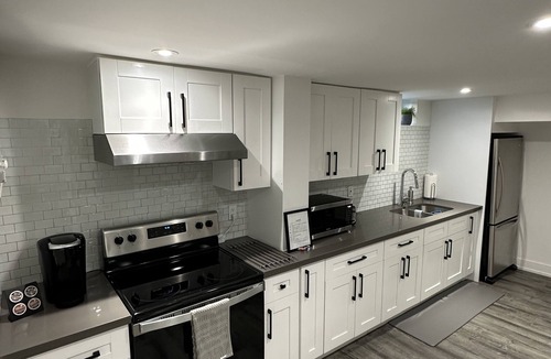 Harwood House | Modern Basement Studio + Access to Cozy Cabin
