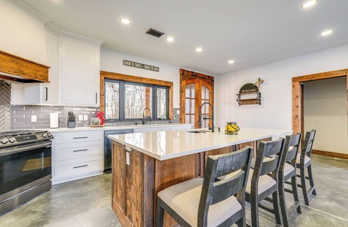 Quitman House | Modern Bluff-Top House w/Greers Ferry Lake Views
