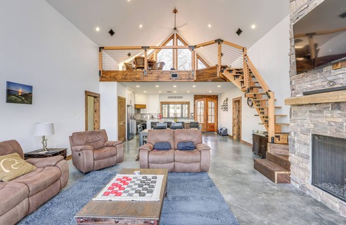 Quitman House | Modern Bluff-Top House w/Greers Ferry Lake Views