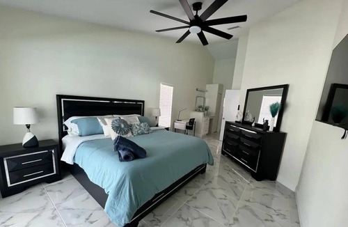 Brandon House | Modern Brandon Serene Escape