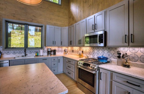 Morganton Cabin | Modern Cabin in Blue Ridge - Summer Availability - Bring Your BOAT !