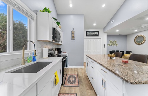 Centreville House | Modern Carriage Home I 2-Bedroom: Near Dulles Airport sleeps 6
