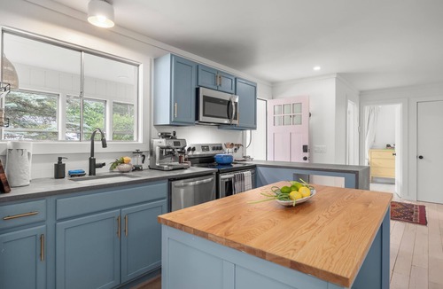 Copake House | Modern Cottage near Robinson Pond
