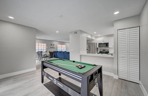 Richmond West House | Modern cozy home! Single Family with game room, Pool & Patio.