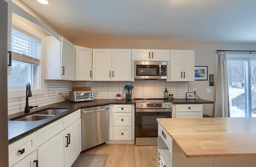 Lewisberry House | Modern & Cozy Ski Retreat .5 mi from Ski Roundtop, close to Messiah University