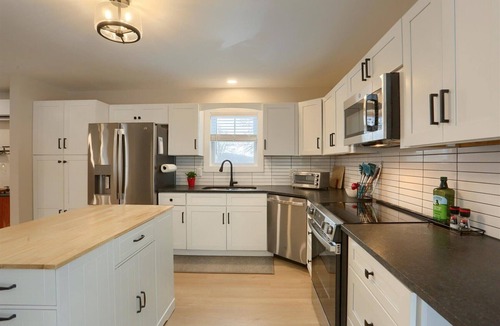 Lewisberry House | Modern & Cozy Ski Retreat .5 mi from Ski Roundtop, close to Messiah University