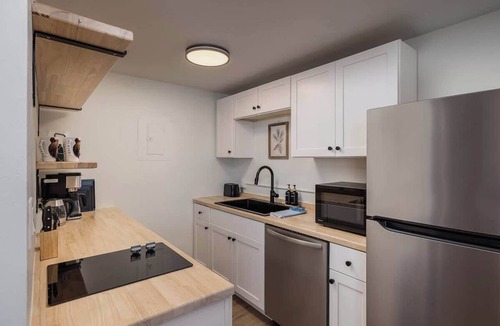 Downtown Anchorage Apartment | Modern Downtown Studio - King Bed - Inlet Views