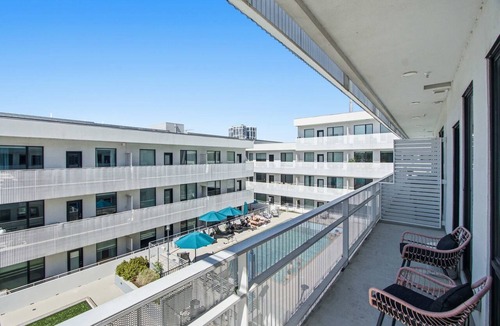 Edgehill Condo | Modern end-unit condo with balcony, AC, washer & dryer, seasonal pool