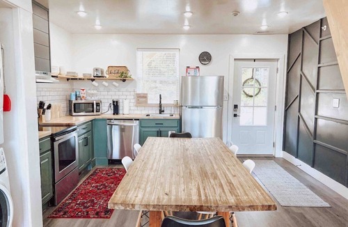 Branson House | Modern Farmhouse With a Loft, Unbeatable Location