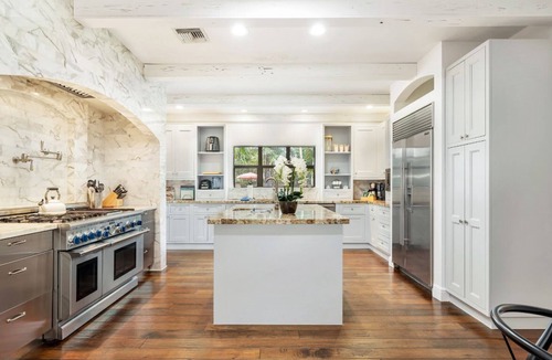 West Palm Beach House | Modern home w/pool, game room & patio