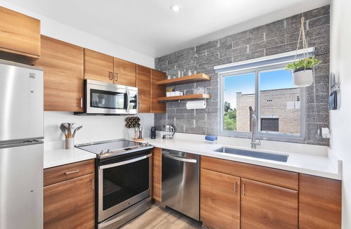 Roosevelt Condo | Modern Loft-Style Studio by DTPH – Poolside Access