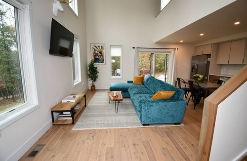 Berkeley Springs House | Modern Mountain Escape Near Berkeley Springs w/Hot Tub, Pet-Friendly