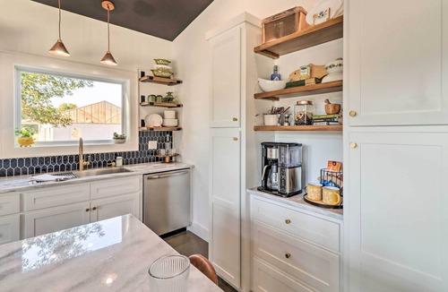Lone Rock House | Modern Norfork House w/Patio on White River!