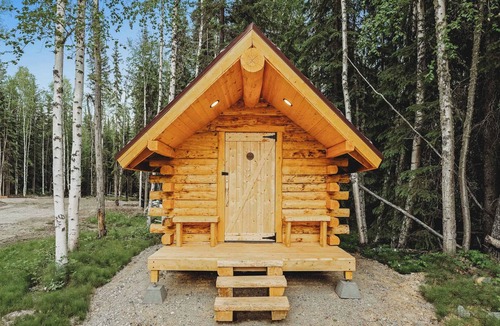 Badger Cabin | Modern Rustic Cabin w/Running Water & Shared Sauna
