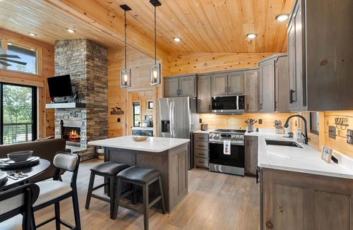 Hemp Cabin | Modern Rustic Log Cabin-Dog Friendly-Fenced-Views-Hot Tub