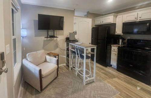 Oakland Cabin | Modern Tiny Home: 2BR/2BA on 1 Acre