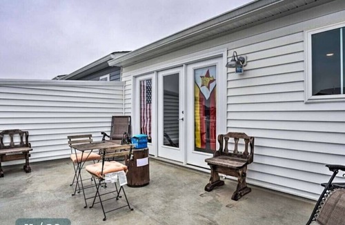 Frederick House | Modern Townhome 4Mi to Downtown Frederick!