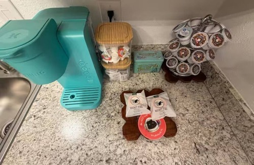 Sherwood Estates Condo | Moon Themed Condo - 10 Mins for KSC & 45 to Orlando!