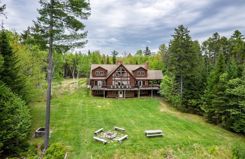 Greenville Ski Chalet | Moosehead Lakefront Huge Cabin|Private dock|Pet friendly|Fast WIFI|Private chef