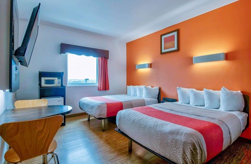 Eagle Pass Hotel | Motel 6 Eagle Pass, TX - Lakeside