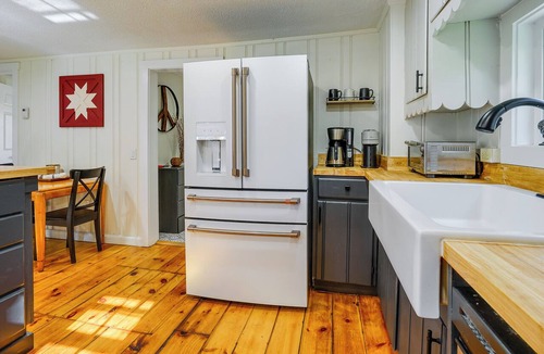 Wardsboro House | 'Mount Pine' Summer Escape Near the Green Mtns!